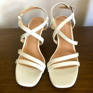 Le Chateau Sandals Size 6 (BNWOT)